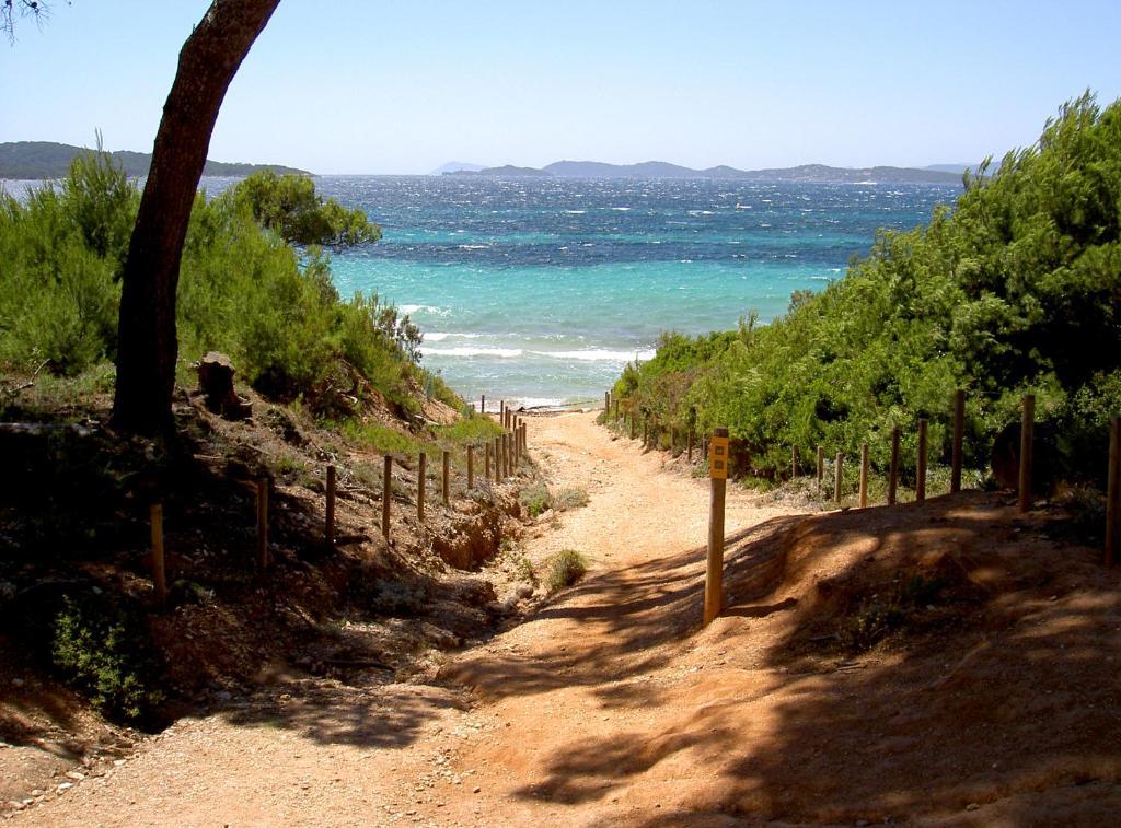 Residence Odalys Les Oceanides La Londe-les-Maures Bagian luar foto